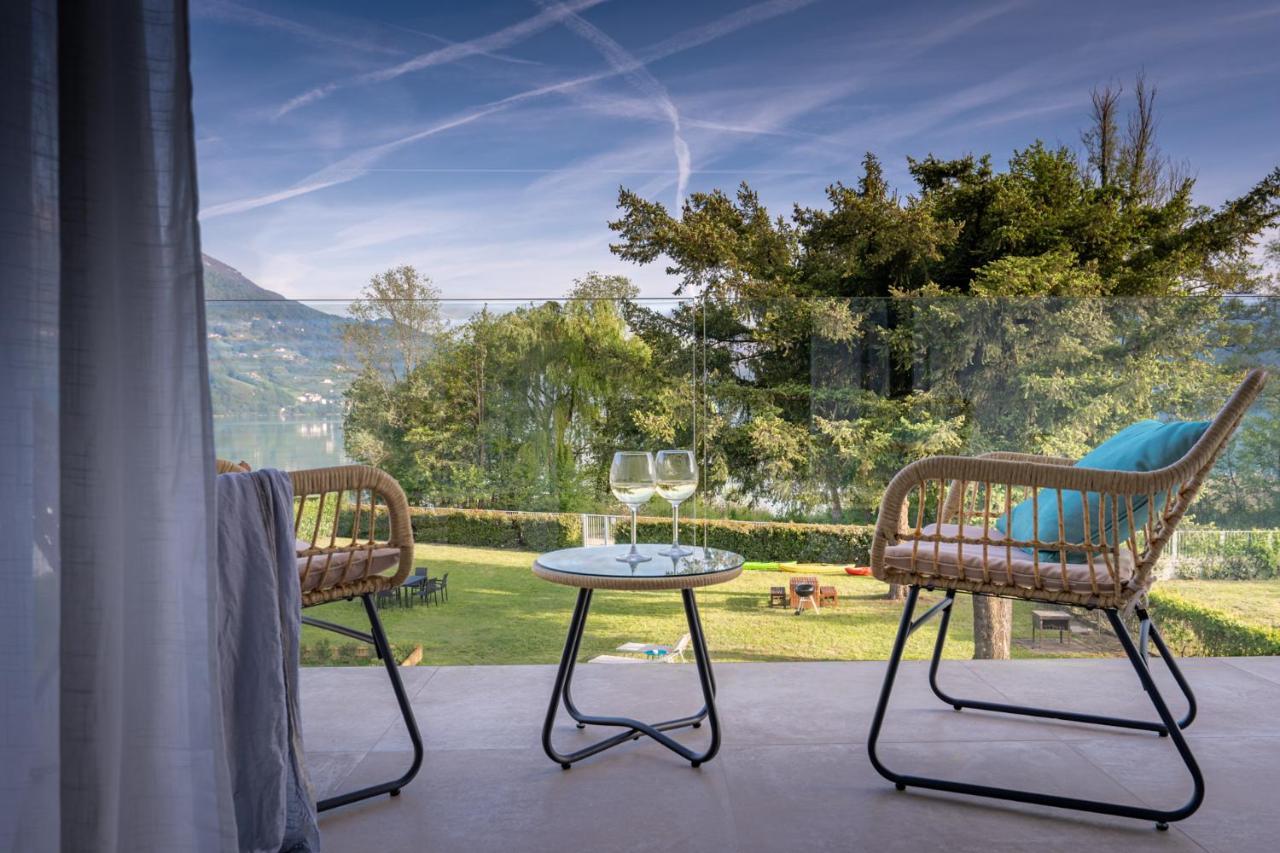 Casa Al Lago: Spacious Lakefront Villa with Garden Calceranica al Lago Exterior photo