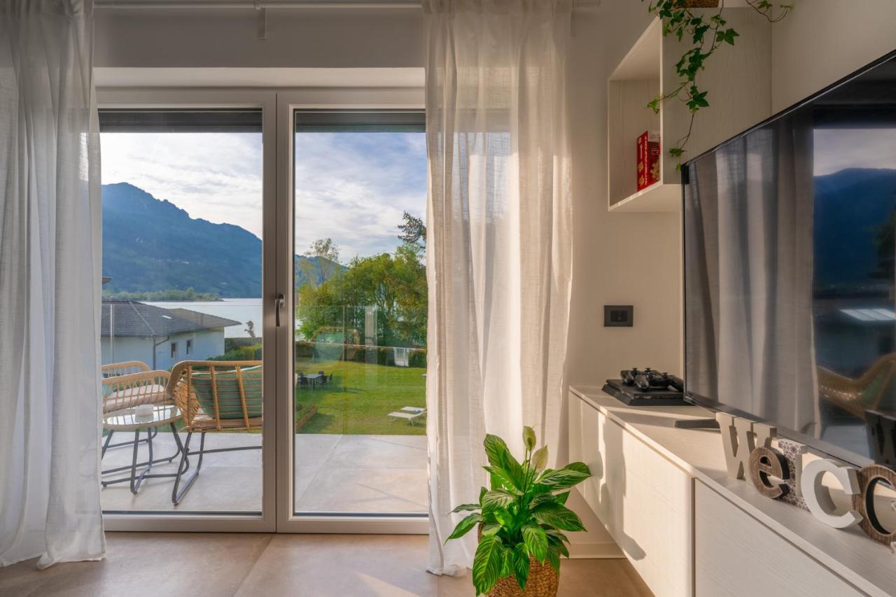 Casa Al Lago: Spacious Lakefront Villa with Garden Calceranica al Lago Exterior photo