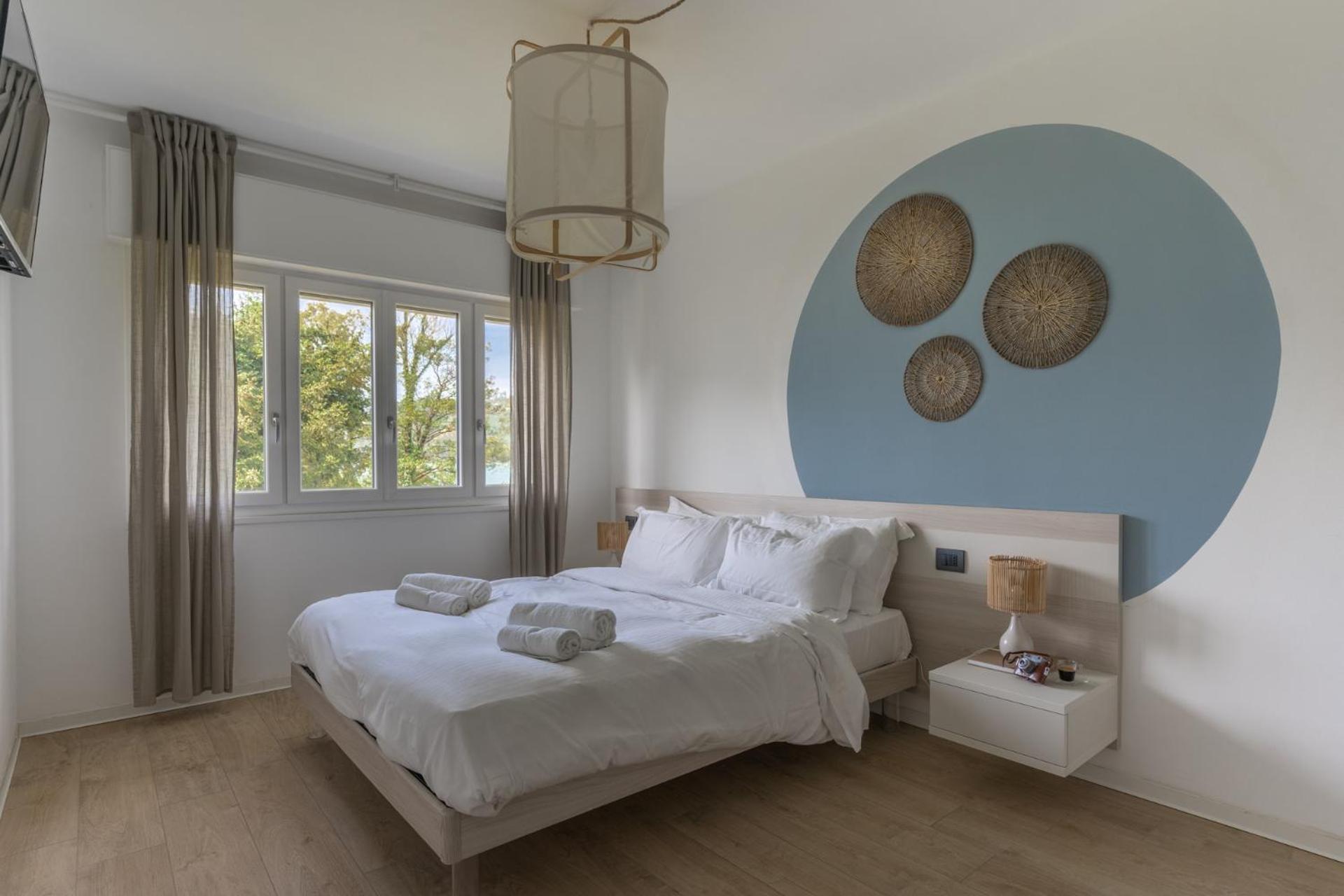 Casa Al Lago: Spacious Lakefront Villa with Garden Calceranica al Lago Exterior photo